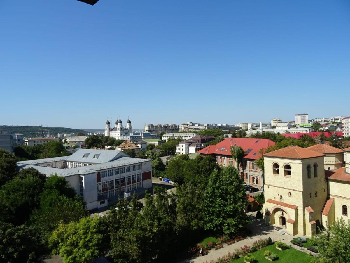 Carla'S Apart Palas-Hala Centrala 1 Bedroom - Shuttle Jászvásár Kültér fotó