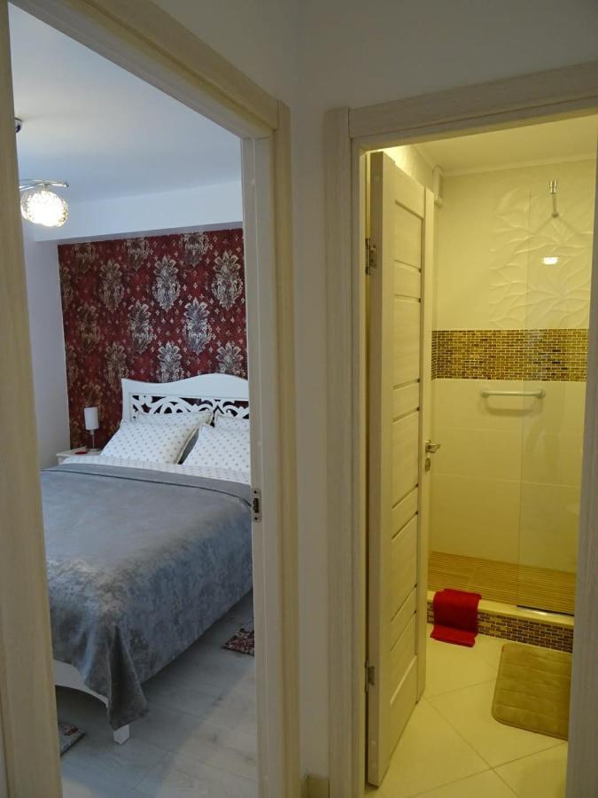 Carla'S Apart Palas-Hala Centrala 1 Bedroom - Shuttle Jászvásár Kültér fotó